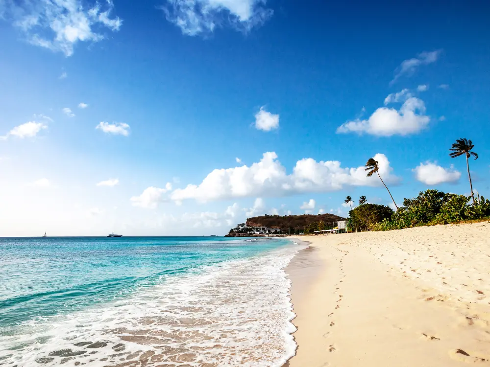 Antigua 1 Day Itinerary | The Common Traveler | image: Darkwood Beach