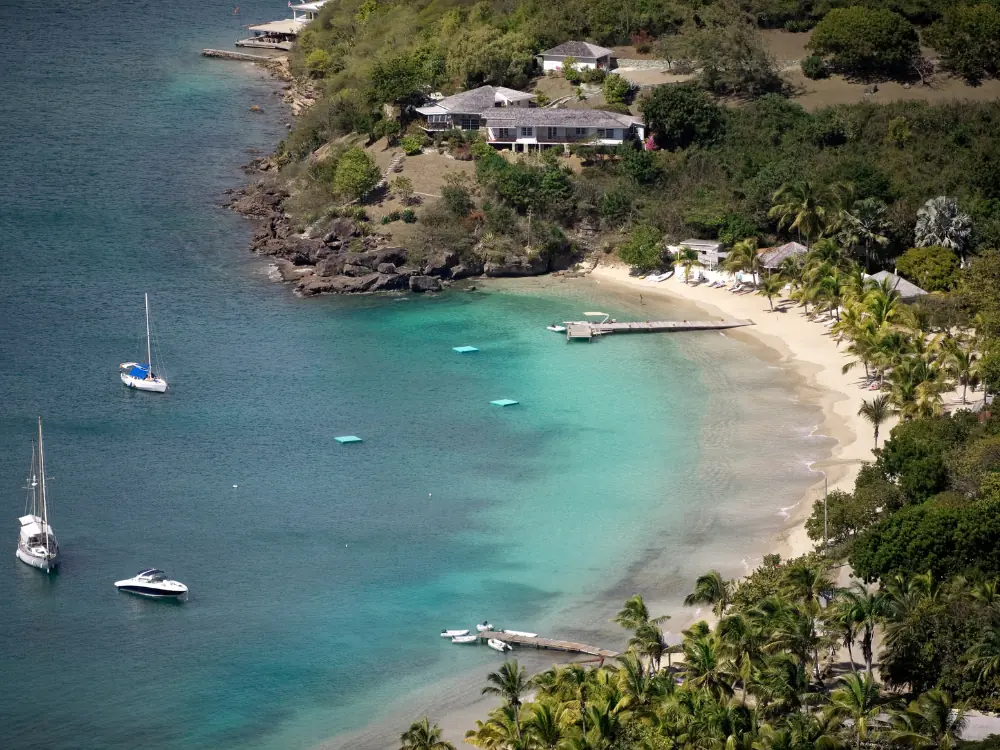 Antigua 1 Day Itinerary | The Common Traveler | image: Galleon Beach