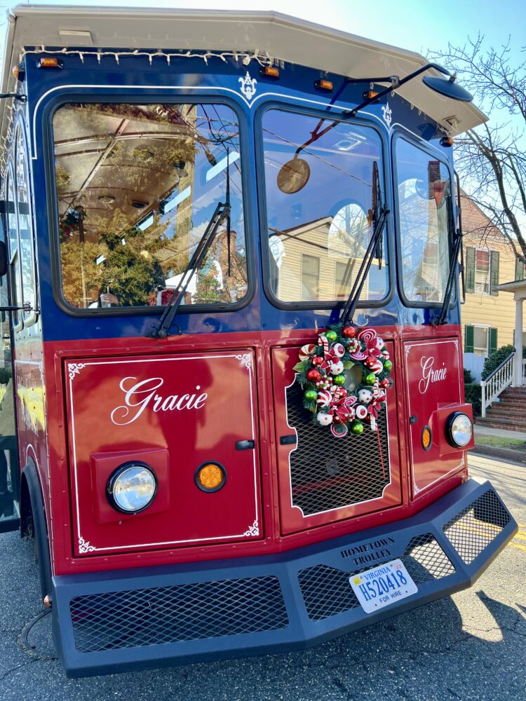 Best Things to Do in Downtown Fredericksburg VA | The Common Traveler | image: trolley