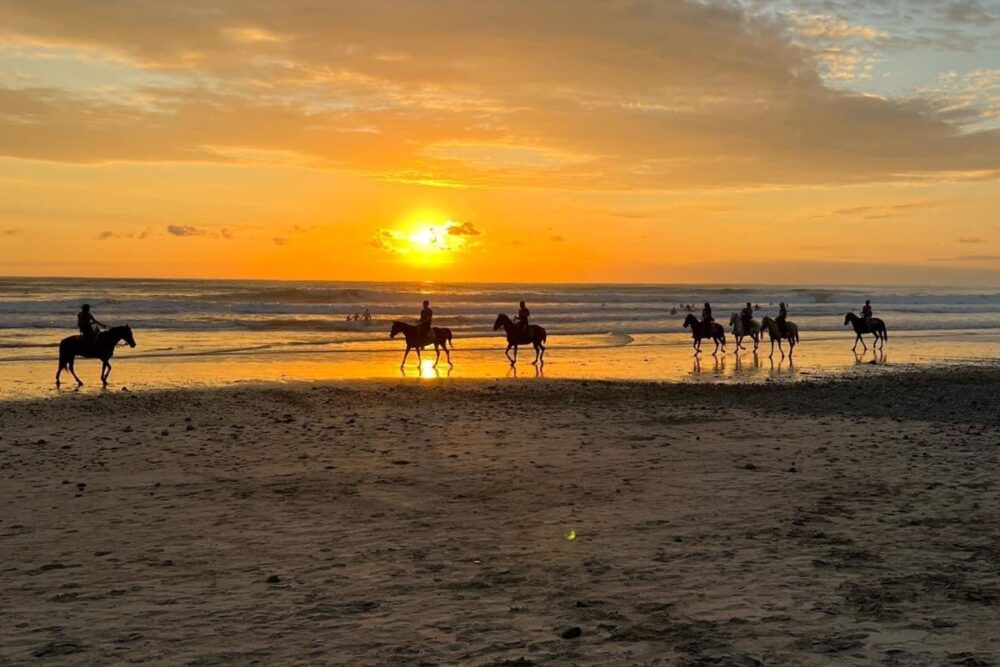 Things to Do in Jaco | The Common Traveler | image: horseback riding on beach at sunset