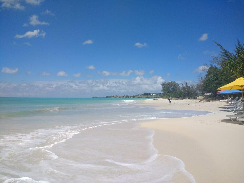 Antigua 1 Day Itinerary | The Common Traveler | image: St. James Beach