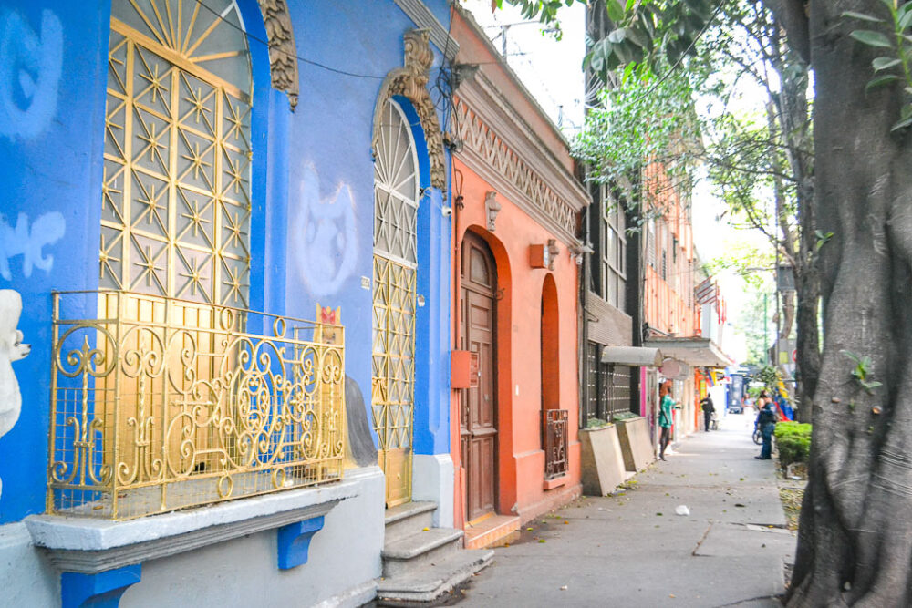 10 Best Places to Visit in Mexico City | The Common Traveler | image: colorful buildings in Roma and Condesa