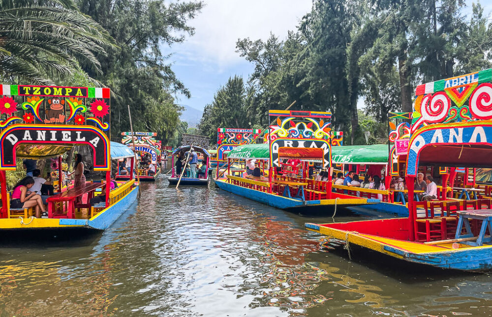 10 Best Places to Visit in Mexico City | The Common Traveler | image: colorful boats at Floating Gardens of Xochimilco