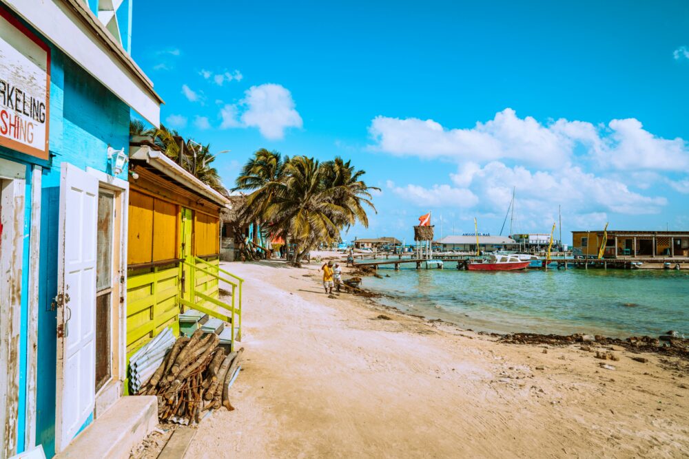 Caye Caulker or Ambergris Caye? | The Common Traveler | image: shore line in San Pedro, Ambergris Caye