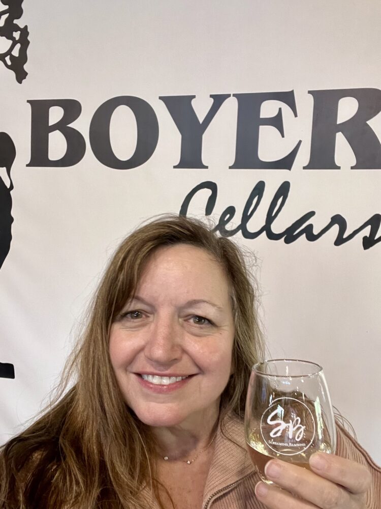 Insta-Worthy Photo Spots in Gettysburg and Adams County | The Common Traveler | image: woman with wine glass at Boyer Cellars