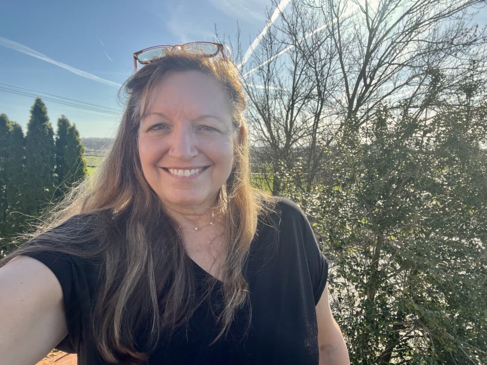 Insta-Worthy Photo Spots in Gettysburg and Adams County | The Common Traveler | image: woman with Gettysburg Battlefields in background