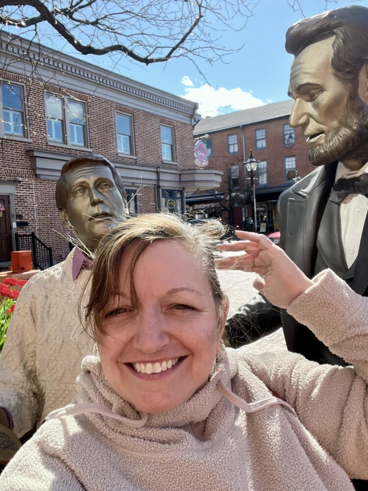Insta-Worthy Photo Spots in Gettysburg and Adams County | The Common Traveler | image: woman with Lincoln statue