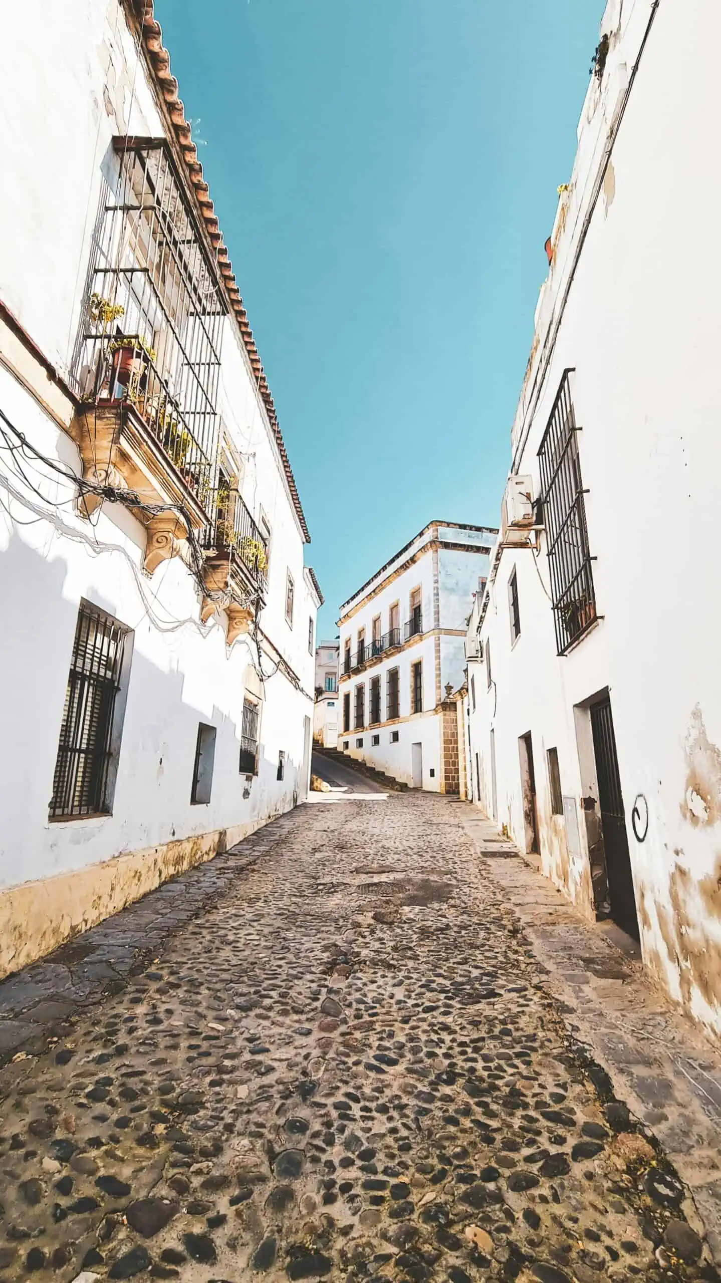 Great Reasons to Visit Jerez de la Frontera | The Common Traveler | image: streets in old town