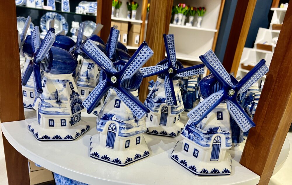7 Best Day Trips From Amsterdam | The Common Traveler | image: Delft Ceramic pottery windmills