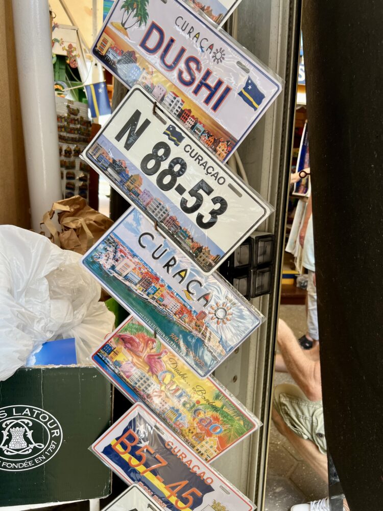 Unique Souvenirs From Curaçao | The Common Traveler | image: Curaçao license plates