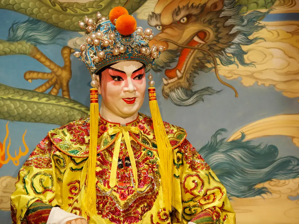 Best Things to Do in Hong Kong | The Common Traveler | image: Cantonese Opera dummy