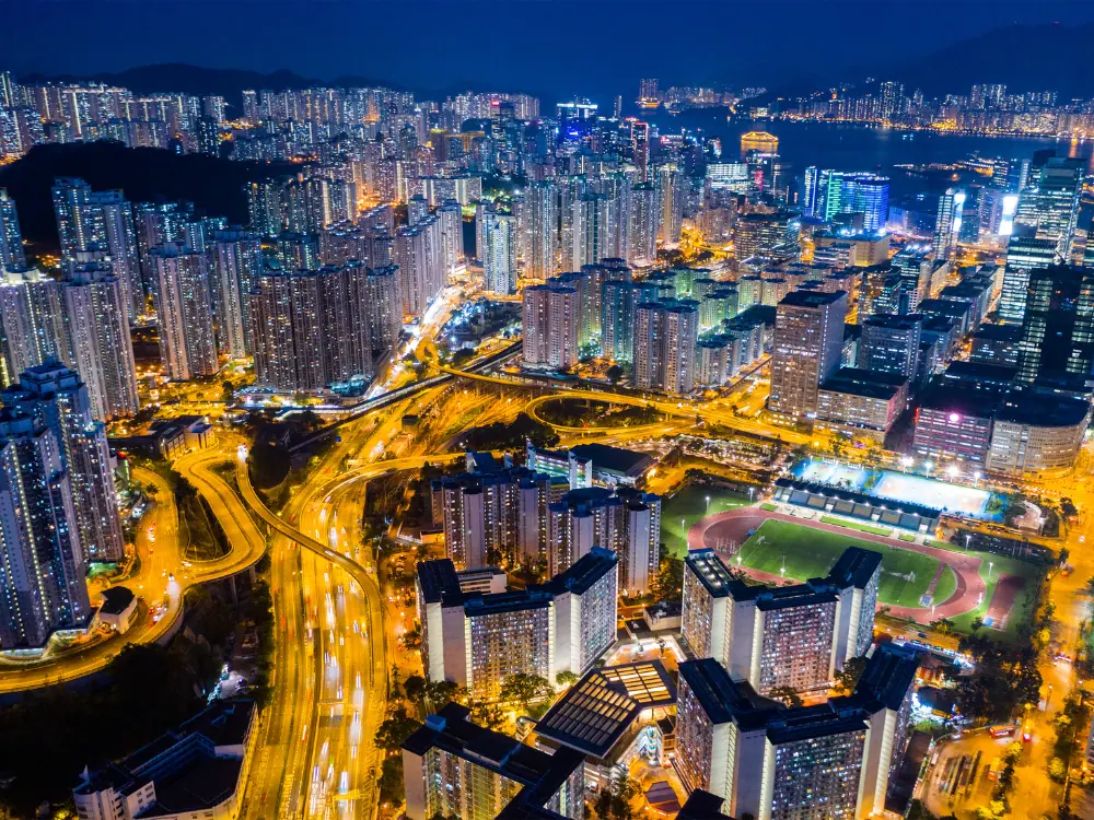 Best Things to Do in Hong Kong | The Common Traveler | image: Kowloon Bay at night