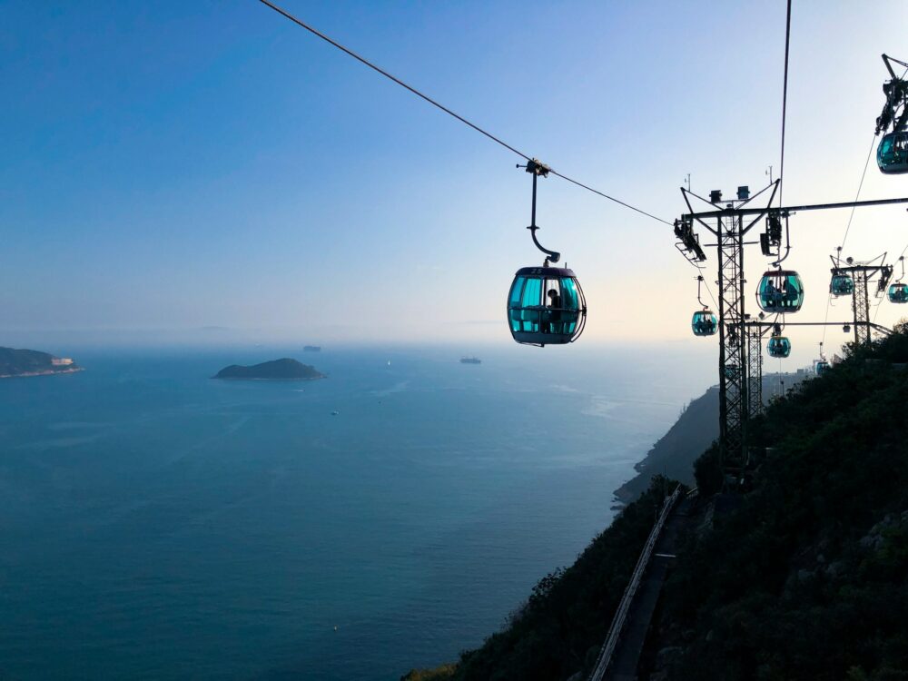 Best Things to Do in Hong Kong | The Common Traveler | image: cable cars to Ocean Park
