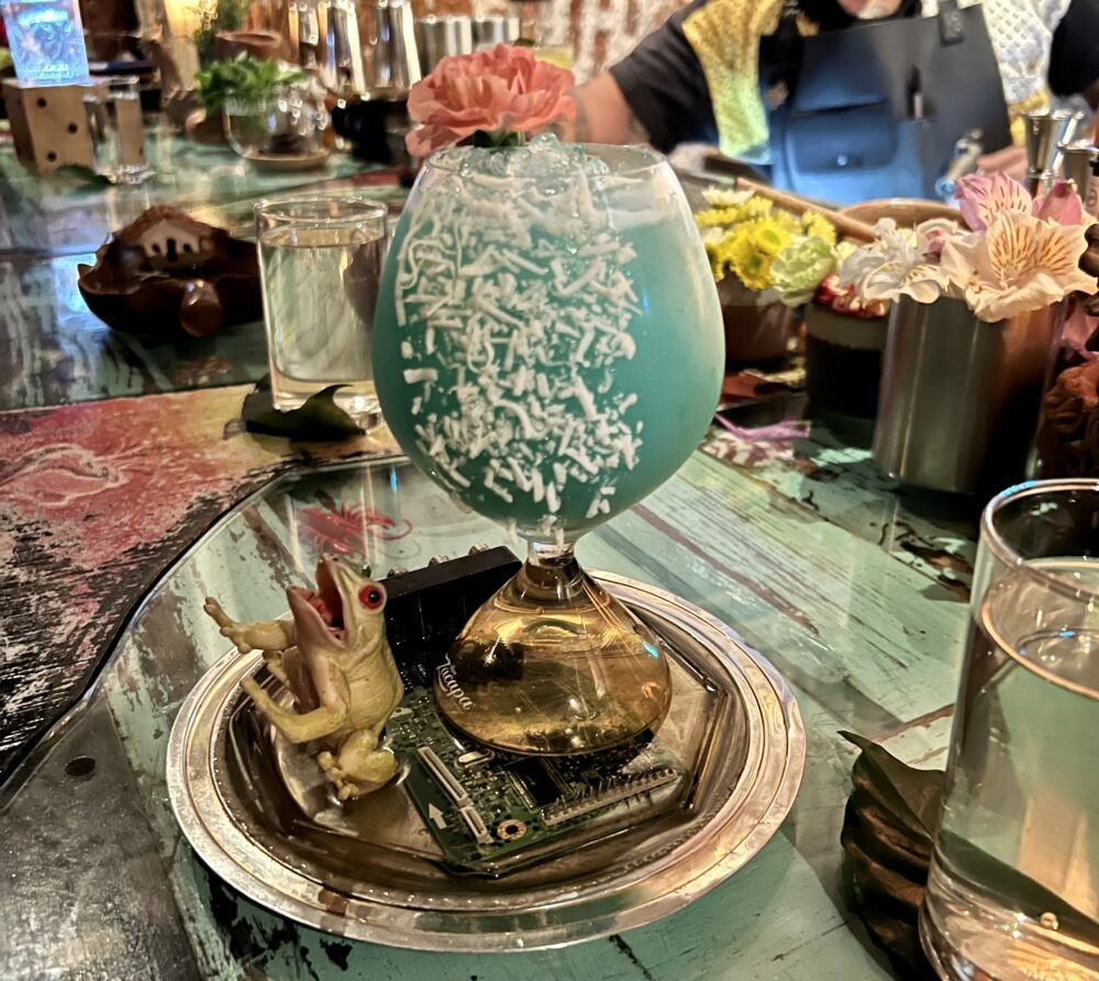 Unforgettable Things to Do in Antigua, Guatemala | The Common Traveler | image: coktail glass at U'Lew