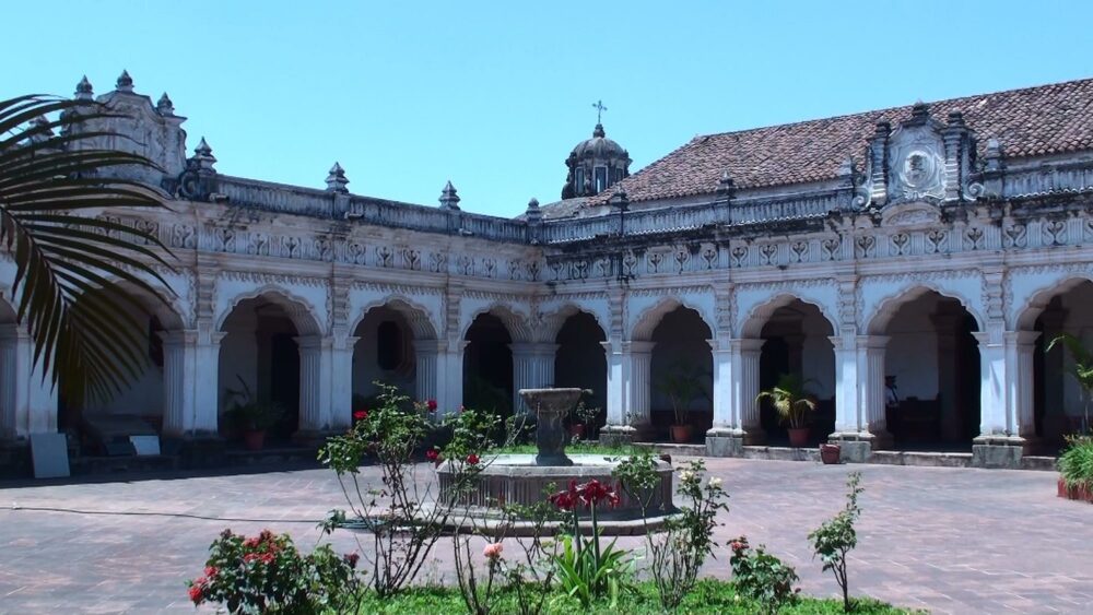 Unforgettable Things to Do in Antigua, Guatemala | The Common Traveler | image: inner courtyard at Museum of Colonial Art
