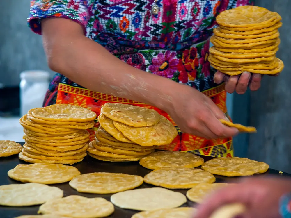 Unforgettable Things to Do in Antigua, Guatemala | The Common Traveler | image: woman making tortillas