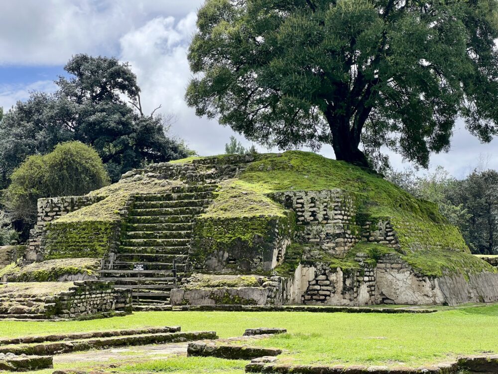 Unforgettable Things to Do in Antigua, Guatemala | The Common Traveler | image: Ruins in Iximche
