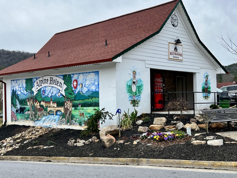 28 Best Things to Do in Helen, GA | The Common Traveler | image: Alpine Helen mural on side of public restrooms