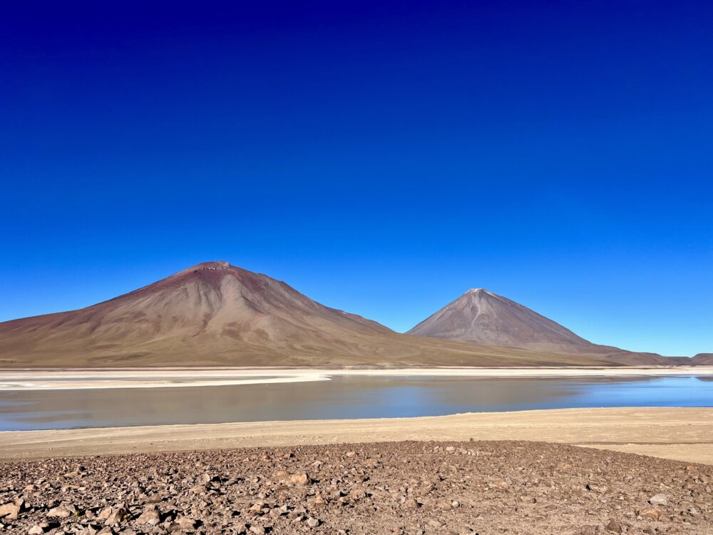 A Traveler's Guide: Tips to Prevent Altitude Sickness | The Common Traveler | image: Lago Verde with Lincancabur Volcano in background