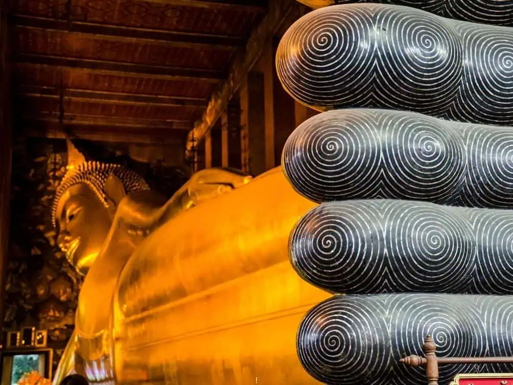 What to Do in Bangkok in a Day | The Common Traveler | image: Reclining gold Buddha at Wat Pho