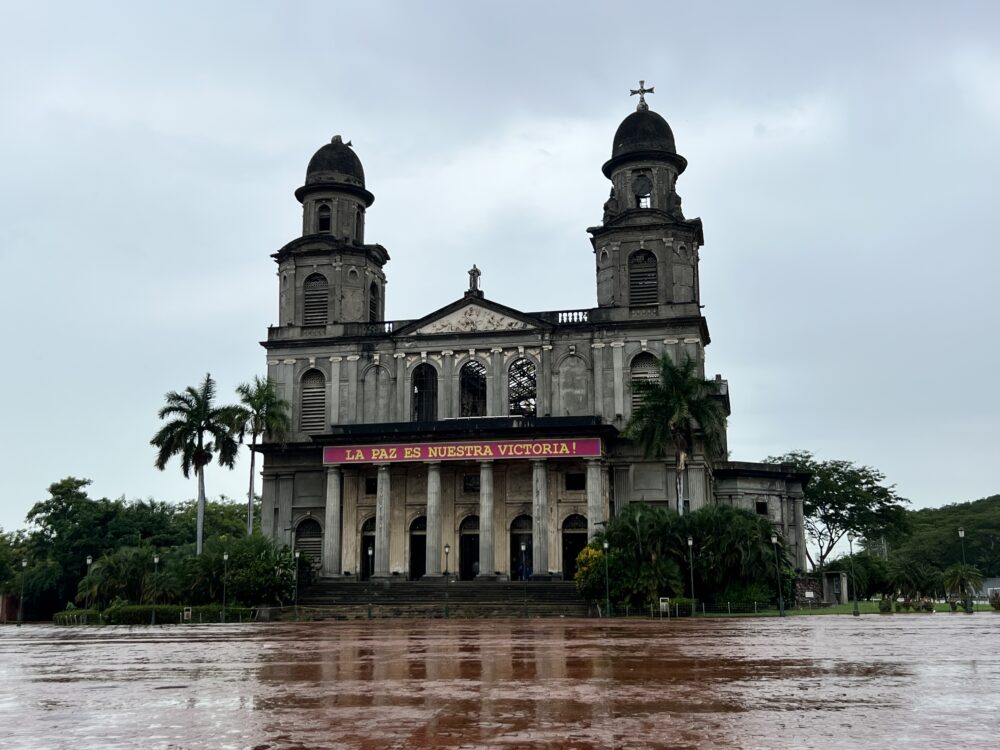 Managua, Nicaragua | The Common Traveler | image: old cathedral