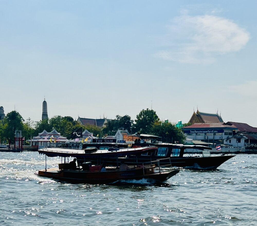 Relaxing Thailand Itinerary | The Common Traveler | image: public boat ferries in Bangkok