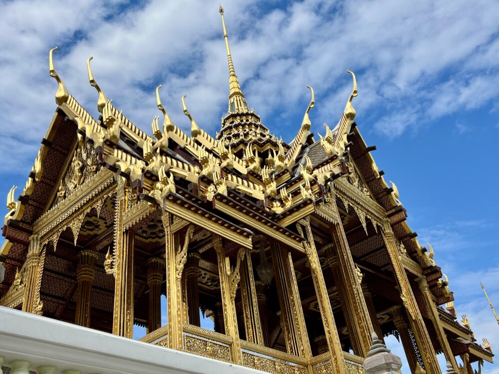 What to Do in Bangkok in a Day | The Common Traveler | image: golden spires of Bangkok temple