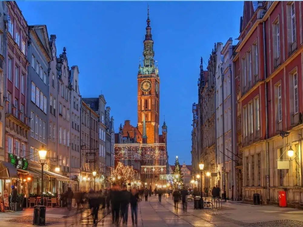 Winter in Gdansk | The Common Traveler | image: Old Town in evening decorated for Christmas