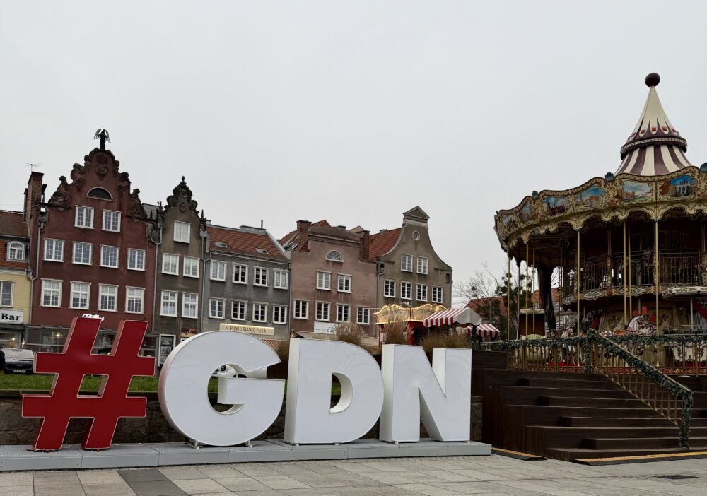 Winter in Gdansk | The Common Traveler | image: #GDN sign with carousel