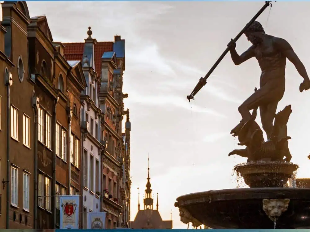 Winter in Gdansk | The Common Traveler | image: Neptune statue