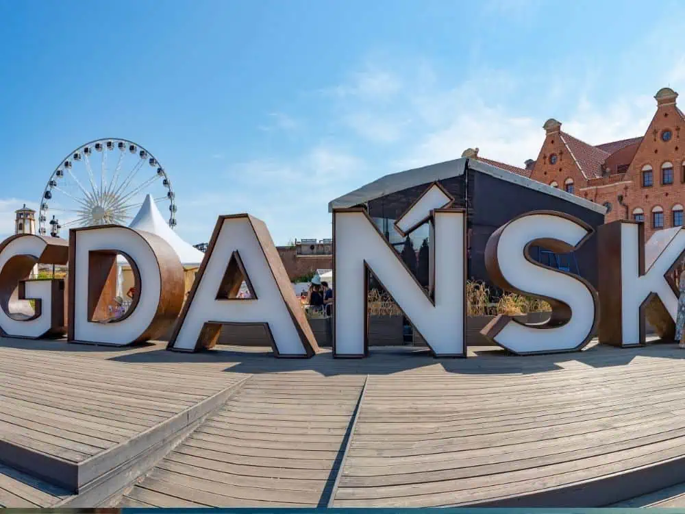 Winter in Gdansk | The Common Traveler | image: Gdansk sign