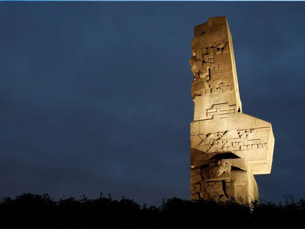 Winter in Gdansk | The Common Traveler | image: statue at Westerplatte