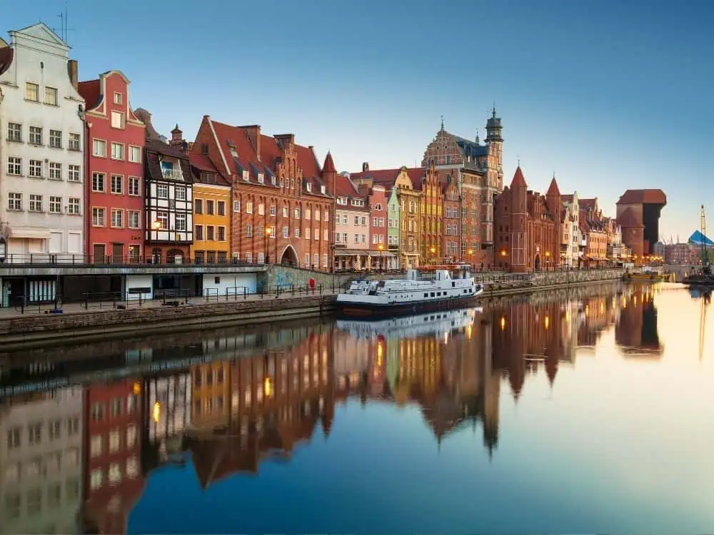 Winter in Gdansk | The Common Traveler | image: reflection of old buildings along river