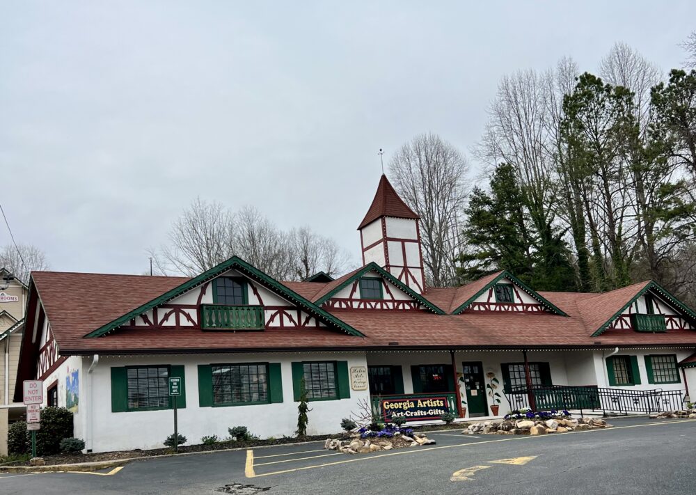 28 Best Things to Do in Helen, GA | The Common Traveler | image: outside of Helen Arts & Heritage Center