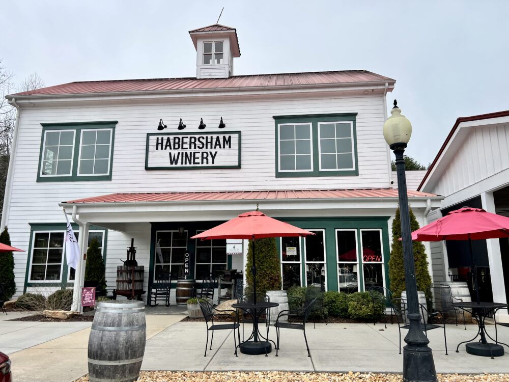 28 Best Things to Do in Helen, GA | The Common Traveler | image: Habersham Winery outside
