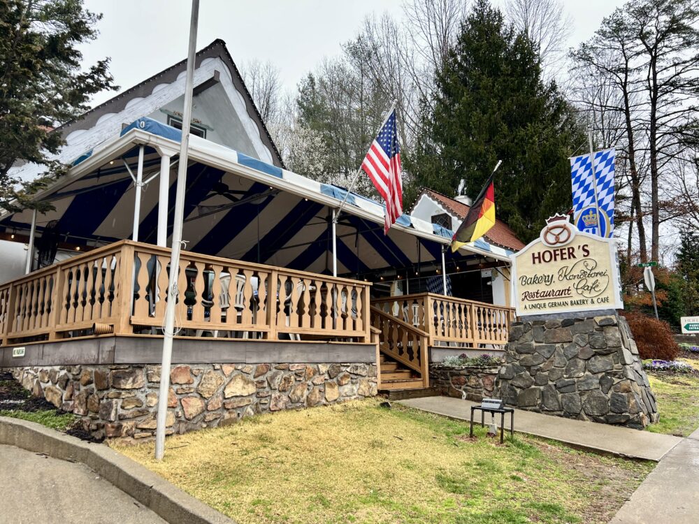 28 Best Things to Do in Helen, GA | The Common Traveler | image: outside of Hofer's Bakery