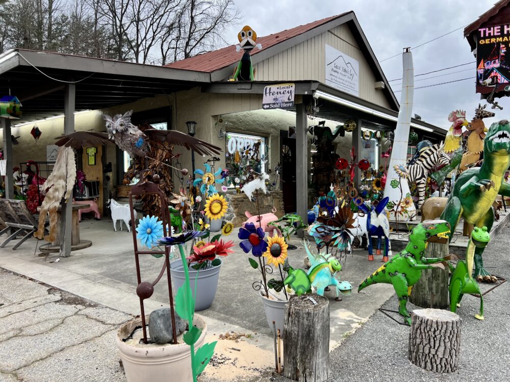 28 Best Things to Do in Helen, GA | The Common Traveler | image: outside of Local Yokel, artist shop
