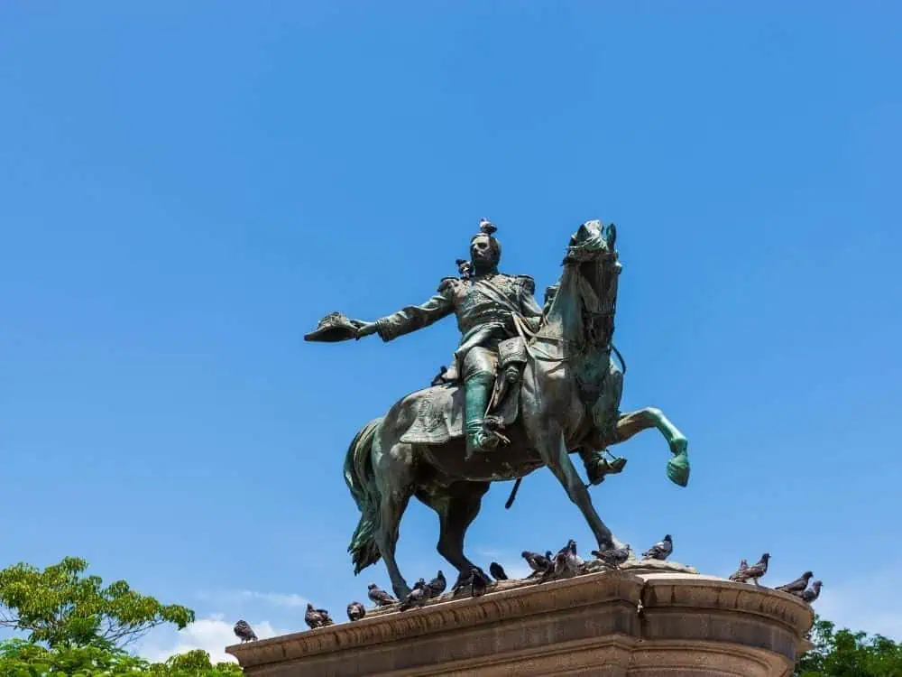 What to Do in San Salvador | The Common Traveler | image: statue of general on horse in San Salvador
