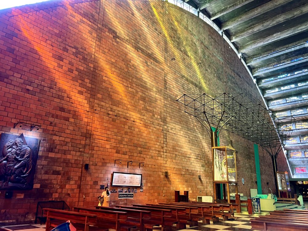 What to Do in San Salvador | The Common Traveler | image: rainbow reflection inside Iglesia El Rosario