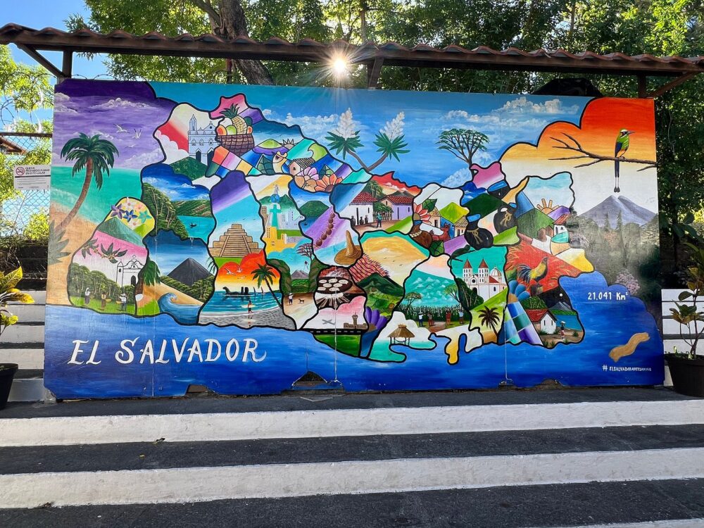 What to Do in San Salvador | The Common Traveler | image: coloful mural at Mercado de Artesanias