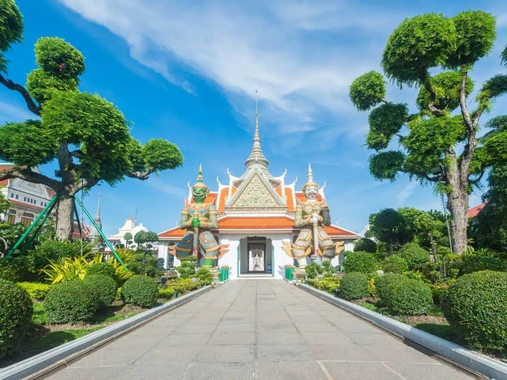 What to Do in Bangkok in a Day | The Common Traveler | image: Thai temple of Wat Arun
