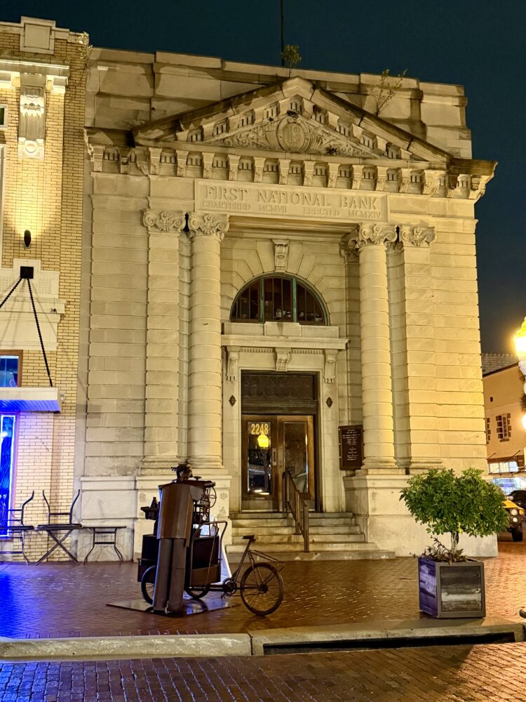 Haunted Fort Myers | The Common Traveler | image: First National Bank at night