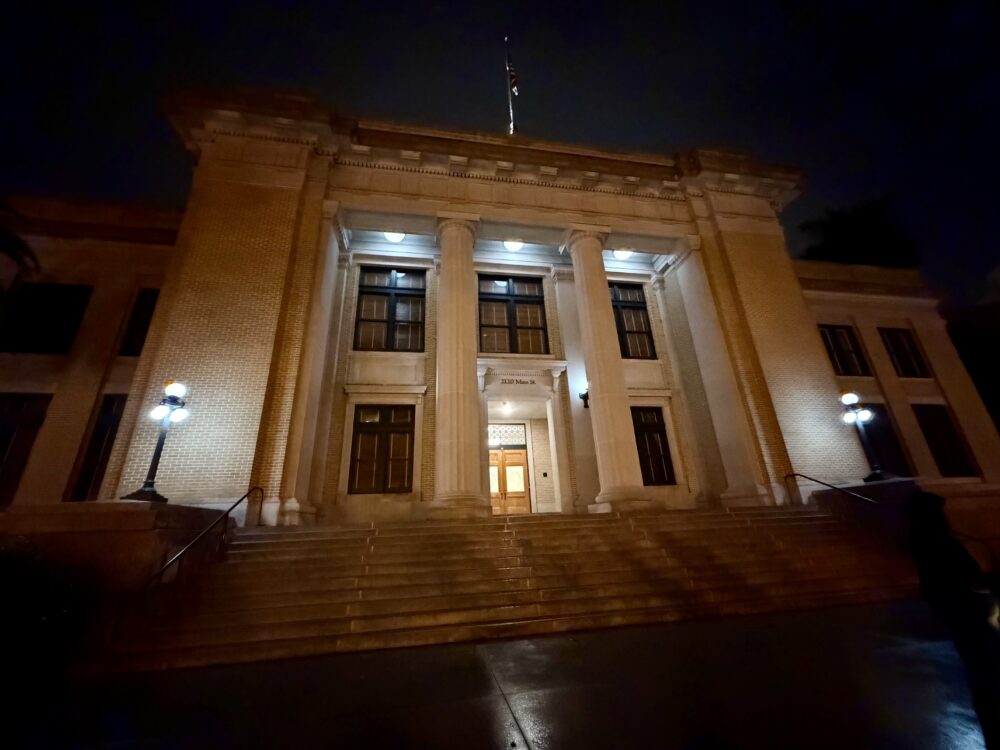 Haunted Fort Myers | The Common Traveler | image: marble columns on brick building Old Lee County Courthouse