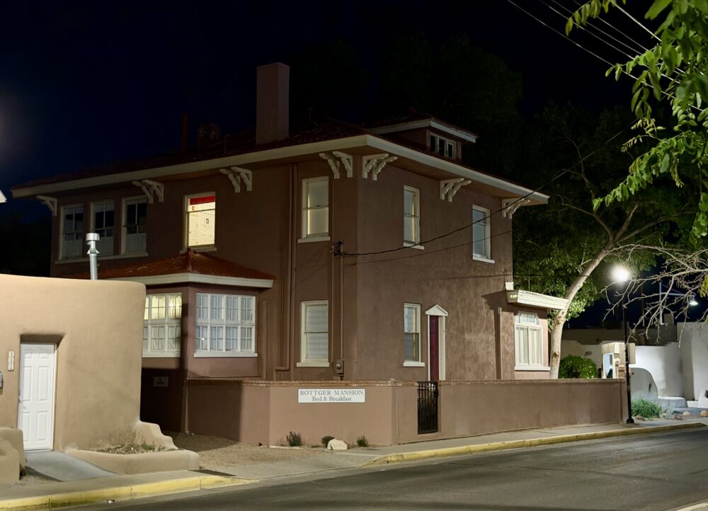 Haunted Albuquerque | The Common Traveler | image: Adobe two-story building