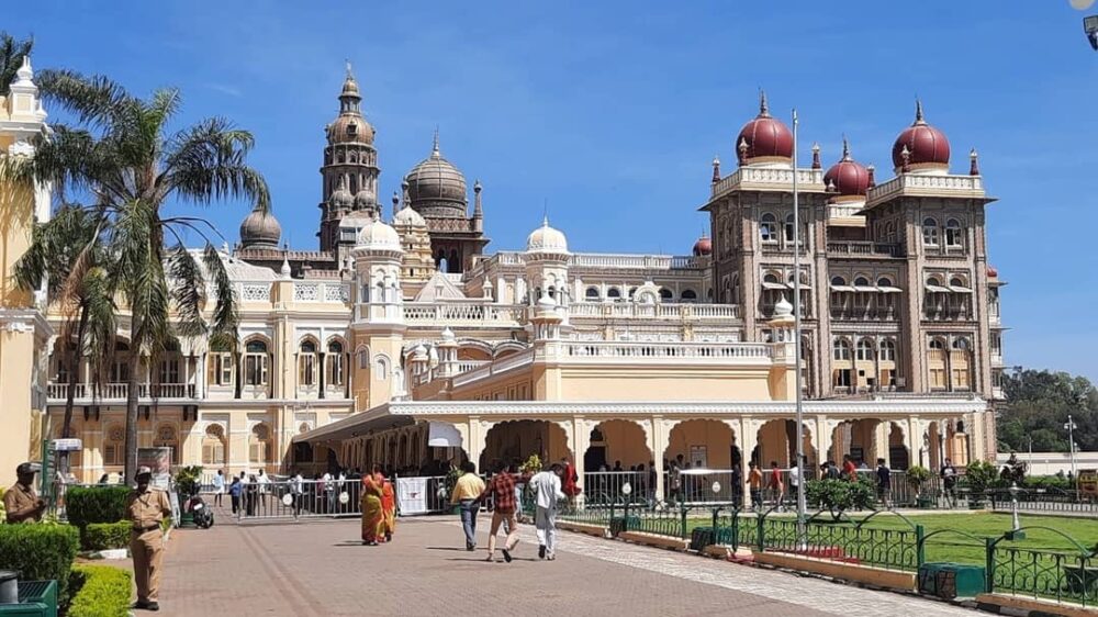 Unique Places to Visit in India | The Common Traveler | image: Mysore palace (yellow palace)