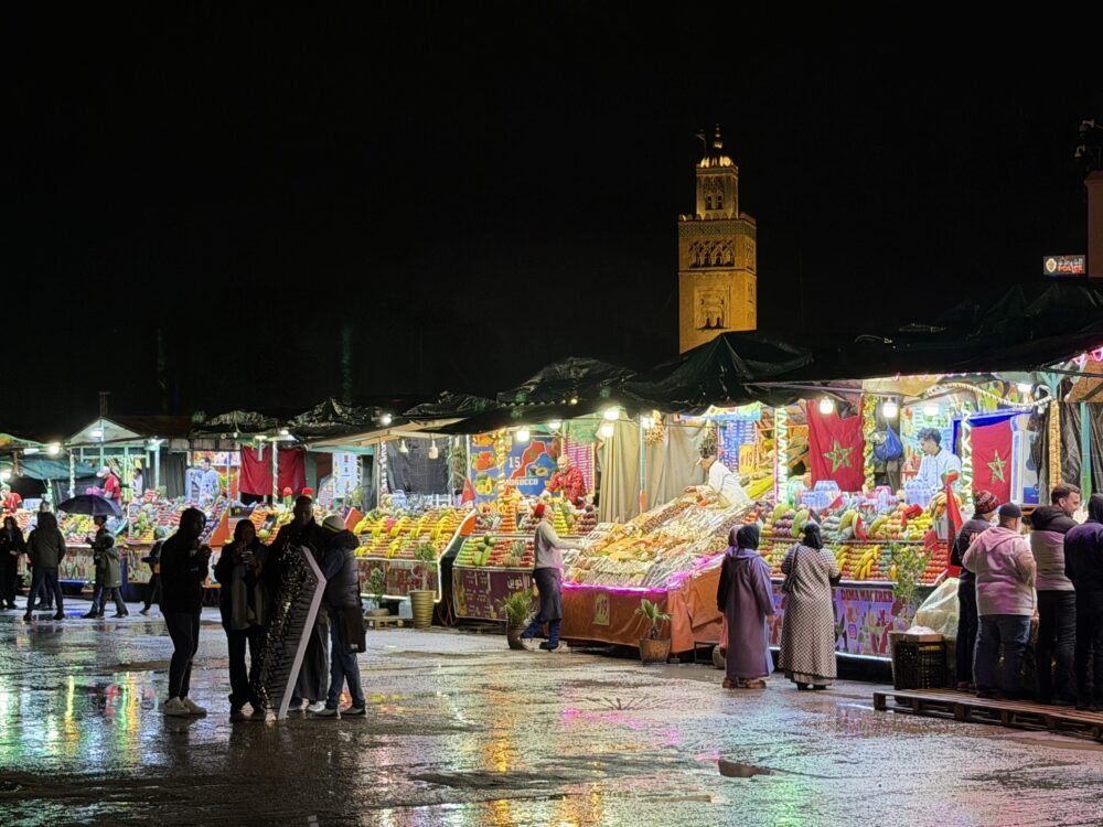 Why December Might Be the Best Time to Visit Marrakech | The Common Traveler | image: food stalls at Djemaa el-Fna after dark