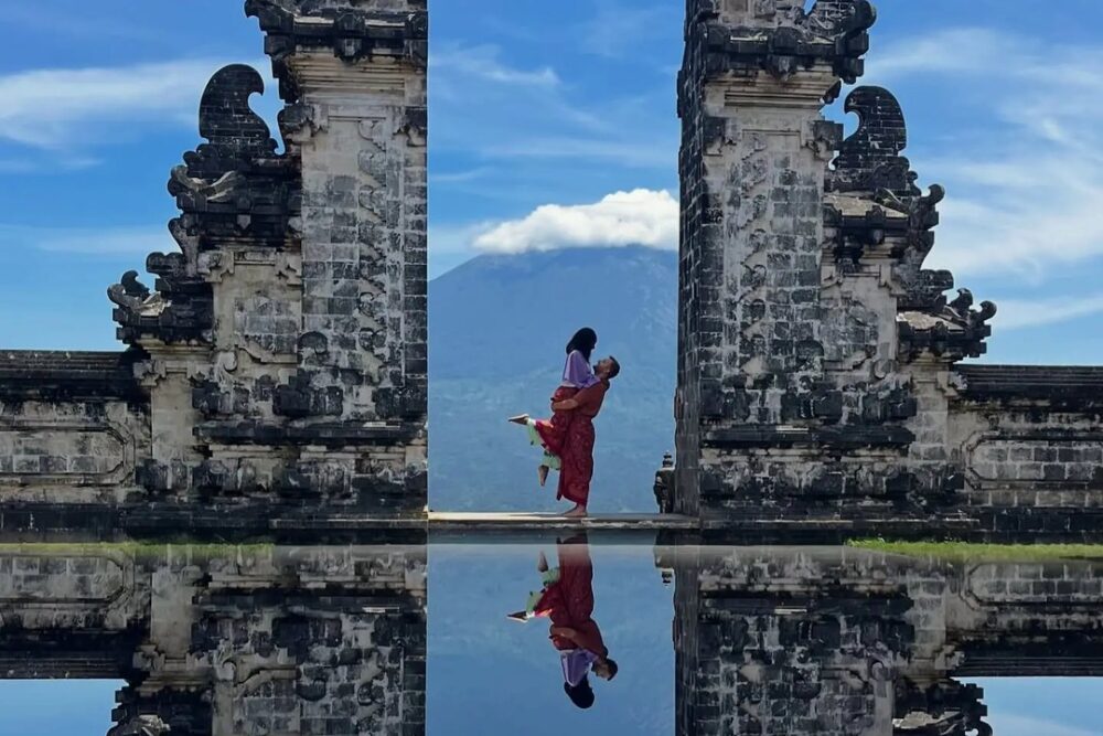 Luxury Bali on a Backpacker's Budget | The Common Traveler | image: couple before Gates of Heaven in Bali with reflection